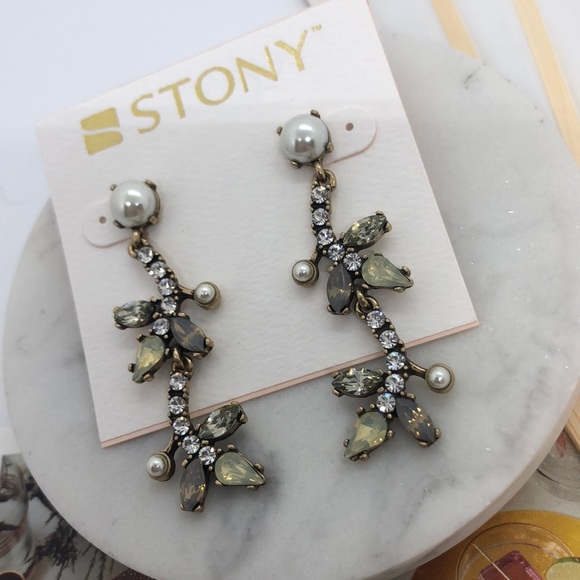 Gorgeous Rhinestone Cascading Earrings - Picture 13 of 17